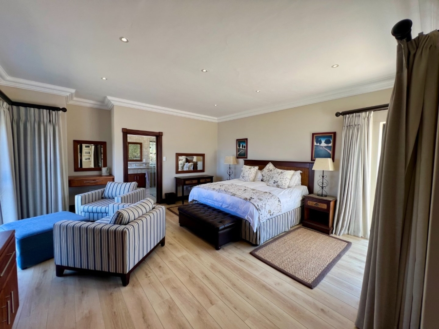 5 Bedroom Property for Sale in Oubaai Western Cape